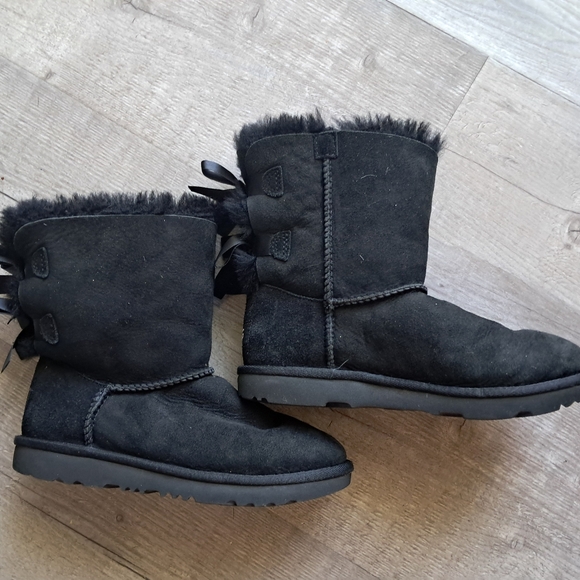 UGG Bailey Bow Boot kids size: 2 - Picture 6 of 6